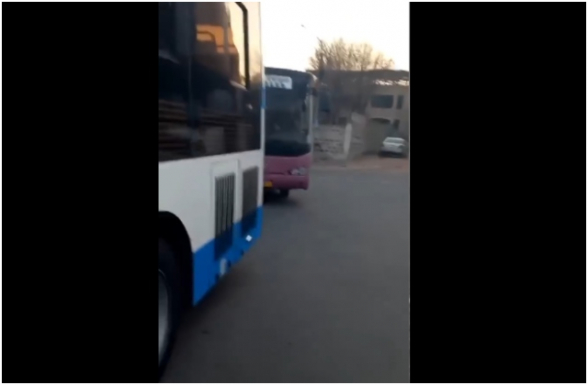 Ավան վարչական շրջանի Ծարավ Աղբյուր թաղամասում հասարակական տրանսպորտի սպասարկումը գտնվում է խայտառակ և կյանքի համար վտանգավոր վիճակում (տեսանյութ)